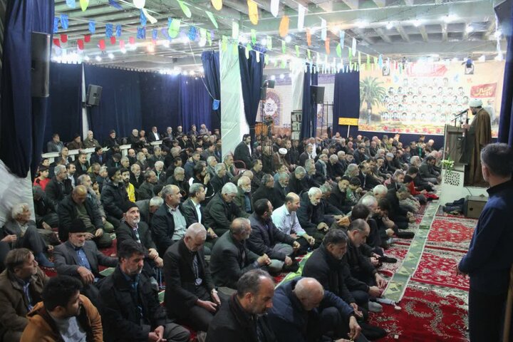 تصاویر / اقامه نماز جمعه در مصلی های شهرستان های استان همدان