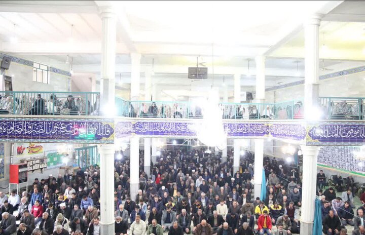 تصاویر / اقامه نماز جمعه در مصلی های شهرستان های استان همدان