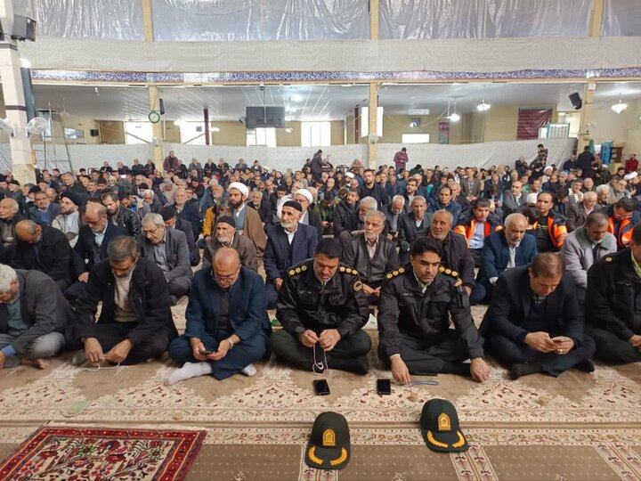 تصاویر / اقامه نماز جمعه در مصلی های شهرستان های استان همدان