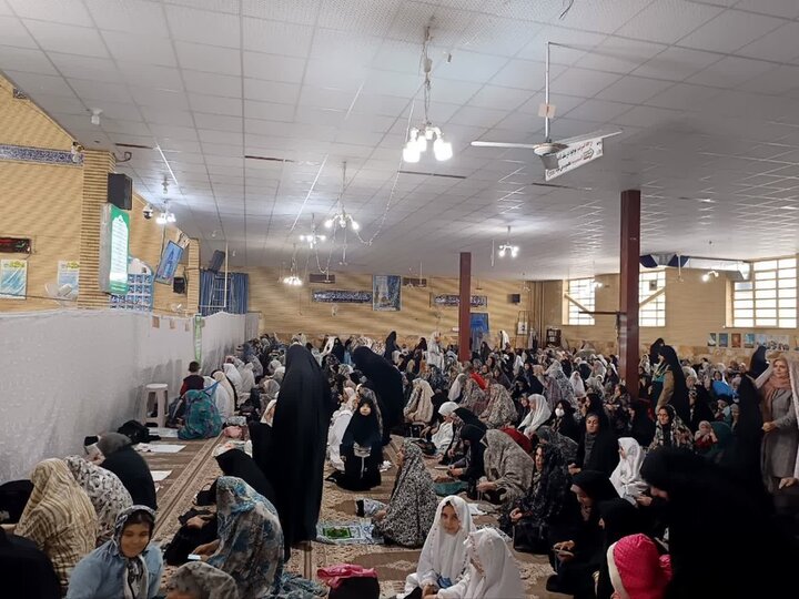 تصاویر / اقامه نماز جمعه در مصلی های شهرستان های استان همدان