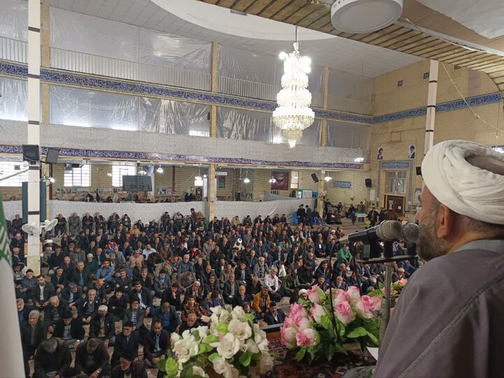 تصاویر / اقامه نماز جمعه در مصلی های شهرستان های استان همدان