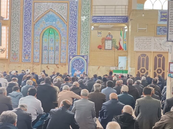 تصاویر / اقامه نماز جمعه در مصلی های شهرستان های استان همدان