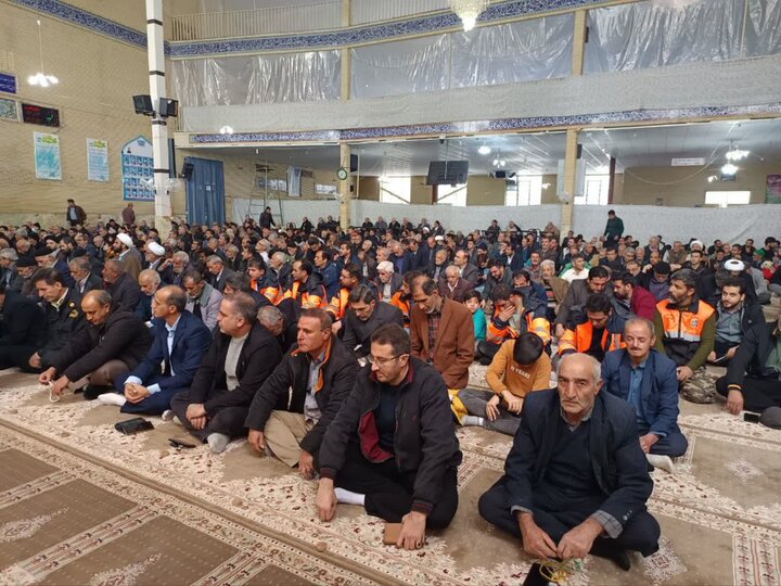 تصاویر / اقامه نماز جمعه در مصلی های شهرستان های استان همدان
