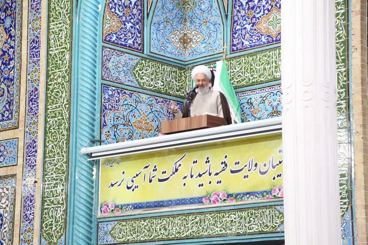 تصاویر / اقامه نماز جمعه در مصلی های شهرستان های استان همدان