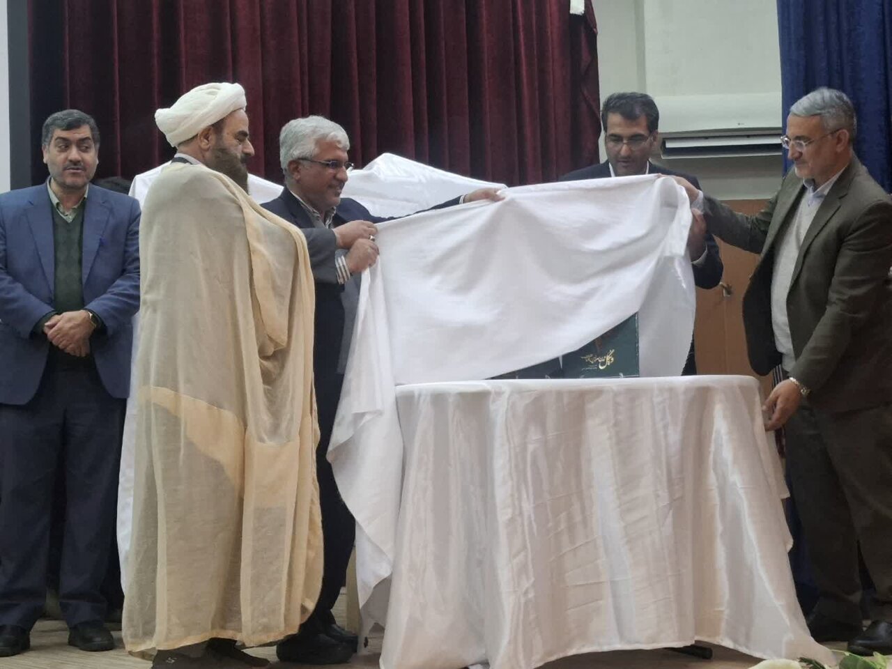 آیین رونمایی از کتاب و تمبر جشنواره ملی «ویگل؛ تمدن سرزمین آفتاب» برگزار شد + تصاویر