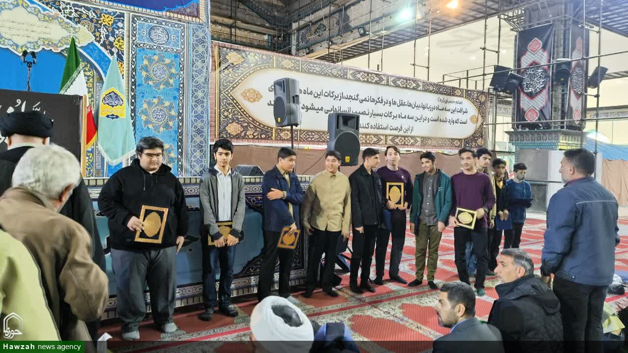 تجلیل از دانش آموزان خوزستانی افتخارآفرین علمی در نماز جمعه اهواز