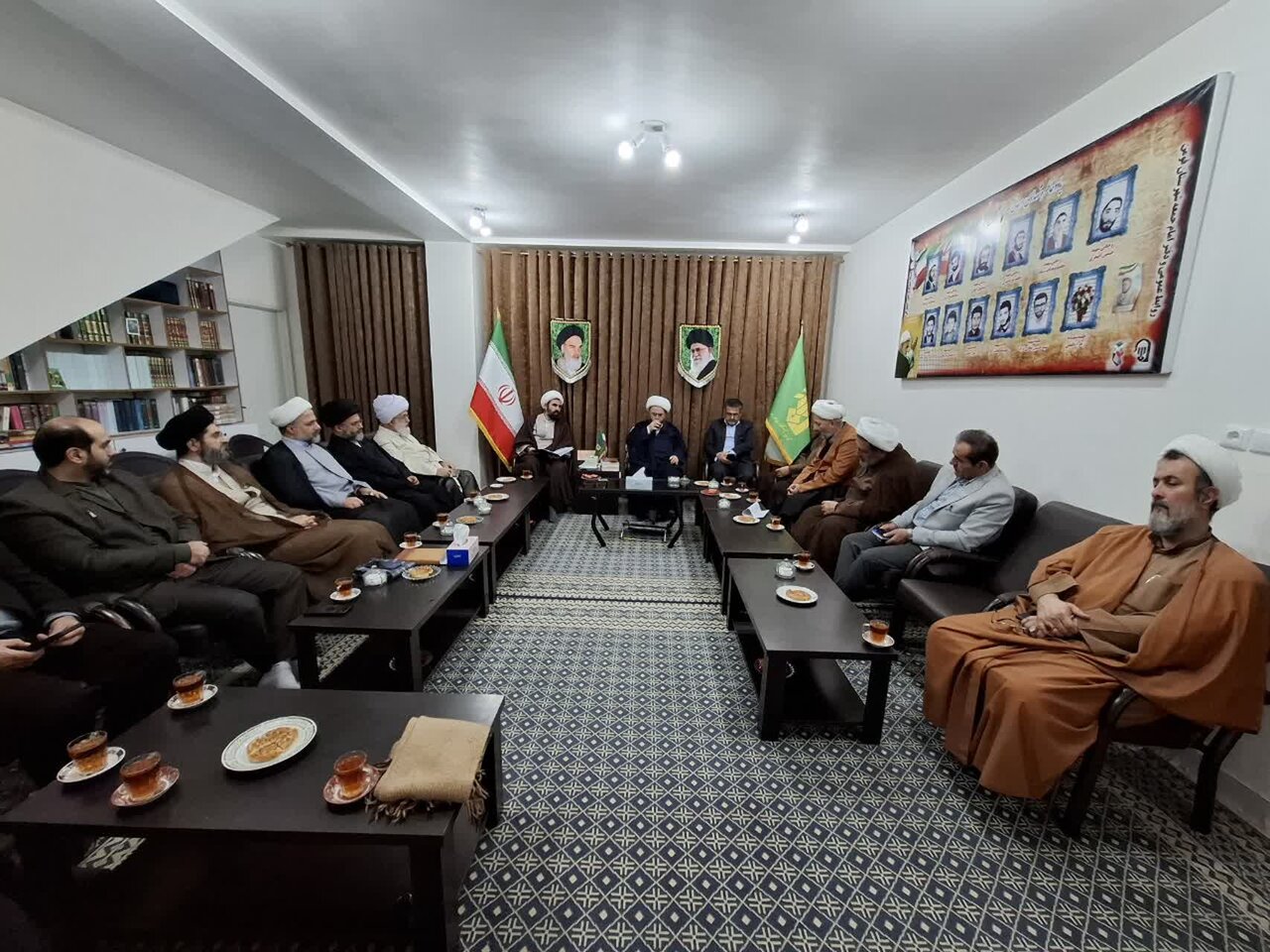 نشست مشترک مدیر و معاونین حوزه علمیه گیلان با مسئولان شهرستان فومن برگزار شد