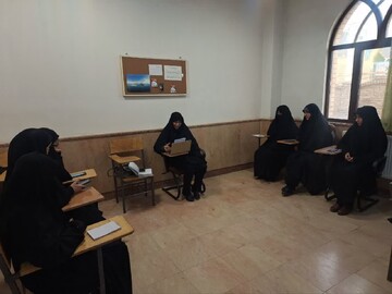 کرسی آزاداندیشی «حقوق زنان در اسلام» در زرندیه برگزار شد