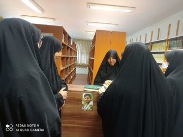 طلاب مدرسه علمیه فاطمه‌الزهرا(س) اراک با کتاب مرجع «الفیه ابن مالک» آشنا شدند