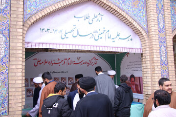 تصاویر/آیین افتتاحیه نمایشگاه آثار علمی طلاب مدرسه علمیه امام خمینی(ره) اهواز