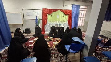 نشست تفسیر دعای عهد در مدرسه علمیه مهدیه خنداب برگزار شد