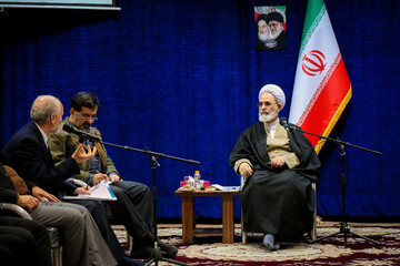 تصاویر/ دیدار استاندار و فرمانداران استان قم با آیت الله اعرافی