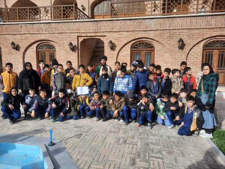 تصاویر /قدم در فضای معنوی مدرسه علمیه صالحیه  با حضور دانش آموزان