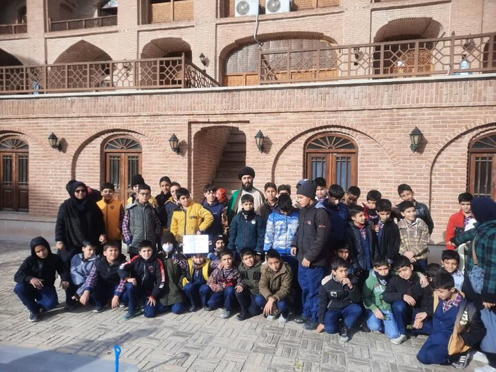 تصاویر /قدم در فضای معنوی مدرسه علمیه صالحیه  با حضور دانش آموزان