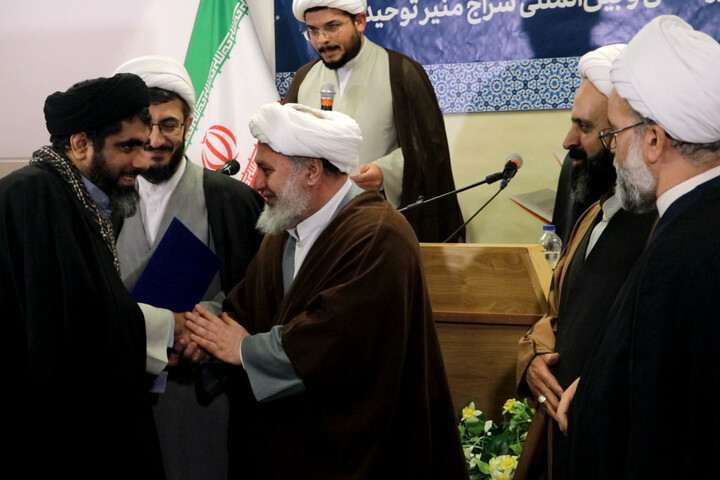 تصاویر/ آیین گرامی‌داشت هفته پژوهش و رونمایی از آثار جدید مؤسسه آموزشی، پژوهشی و بین‌المللی سراج منیر توحید