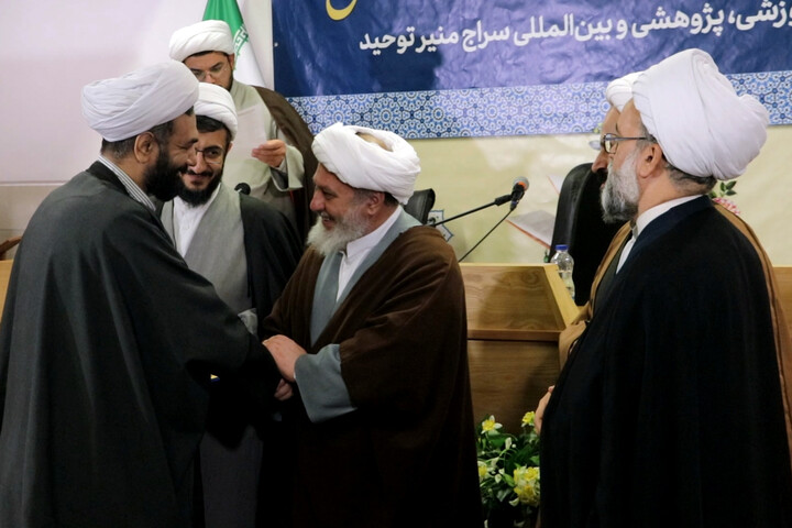 تصاویر/ آیین گرامی‌داشت هفته پژوهش و رونمایی از آثار جدید مؤسسه آموزشی، پژوهشی و بین‌المللی سراج منیر توحید