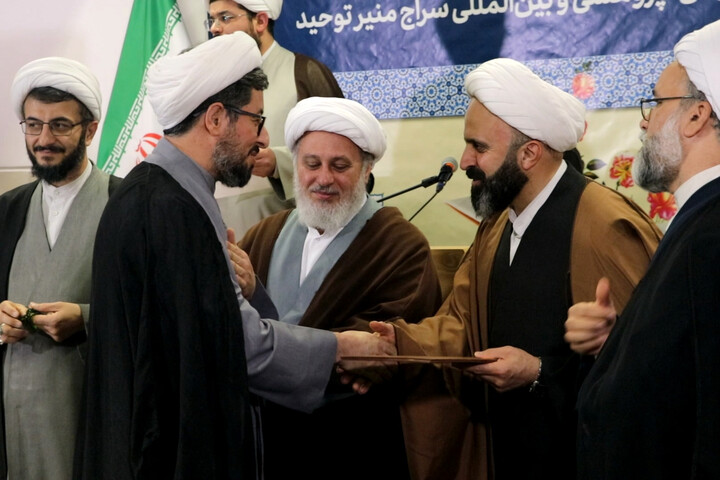 تصاویر/ آیین گرامی‌داشت هفته پژوهش و رونمایی از آثار جدید مؤسسه آموزشی، پژوهشی و بین‌المللی سراج منیر توحید