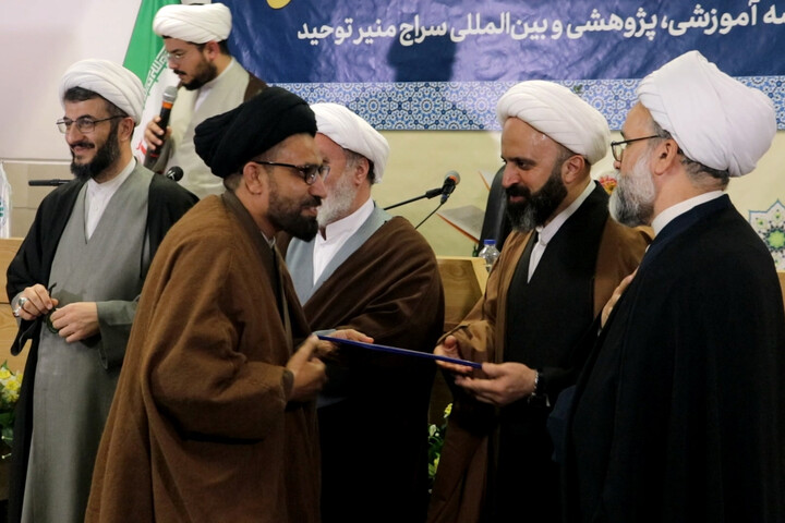 تصاویر/ آیین گرامی‌داشت هفته پژوهش و رونمایی از آثار جدید مؤسسه آموزشی، پژوهشی و بین‌المللی سراج منیر توحید