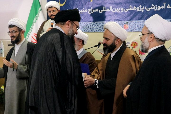 تصاویر/ آیین گرامی‌داشت هفته پژوهش و رونمایی از آثار جدید مؤسسه آموزشی، پژوهشی و بین‌المللی سراج منیر توحید