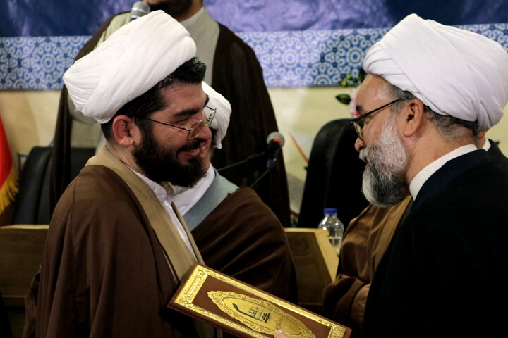 تصاویر/ آیین گرامی‌داشت هفته پژوهش و رونمایی از آثار جدید مؤسسه آموزشی، پژوهشی و بین‌المللی سراج منیر توحید