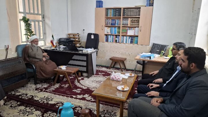 تصاویر/ بازدید و اخذ تصمیمات جهت تسریع در تکمیل پروژه‌های عمرانی، مرمت و نگهداری از مدارس علمیه استان یزد