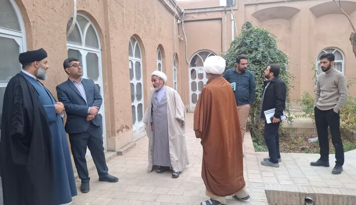 تصاویر/ بازدید و اخذ تصمیمات جهت تسریع در تکمیل پروژه‌های عمرانی، مرمت و نگهداری از مدارس علمیه استان یزد