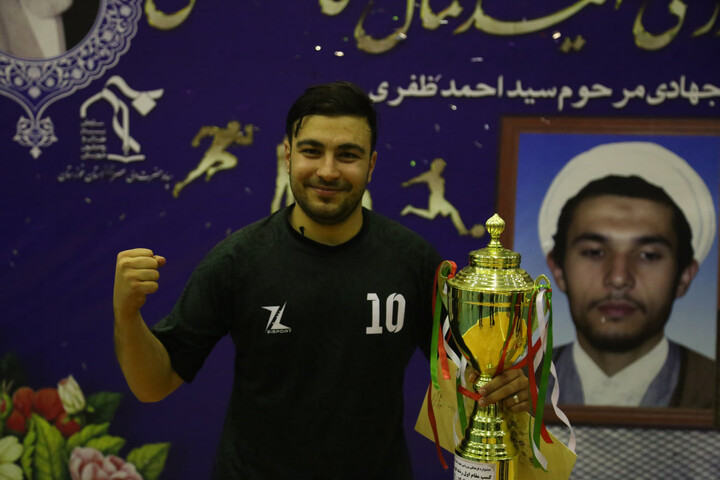 تصاویر/مدرسه علمیه آیت الله قاضی(ره) دزفول قهرمان مسابقات فوتسال جشنواره فرهنگی ورزشی مدارس علمیه استان خوزستان شد.