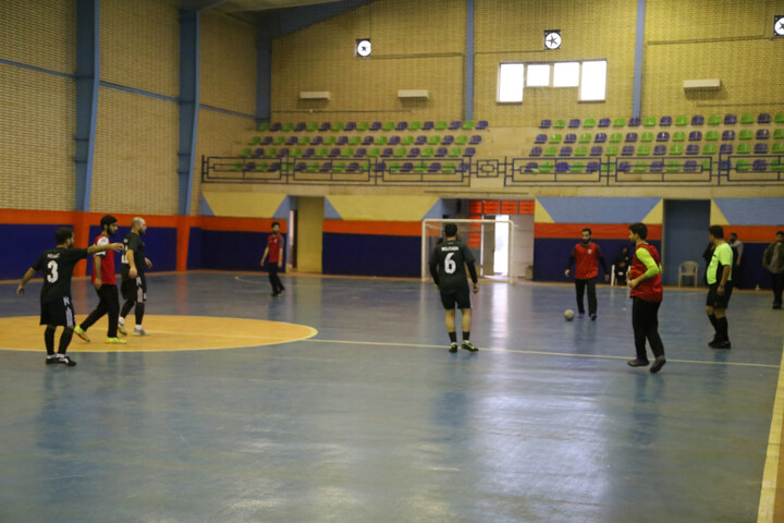 تصاویر/مدرسه علمیه آیت الله قاضی(ره) دزفول قهرمان مسابقات فوتسال جشنواره فرهنگی ورزشی مدارس علمیه استان خوزستان شد.