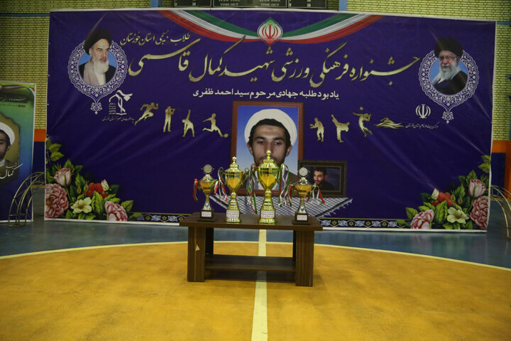 تصاویر/مدرسه علمیه آیت الله قاضی(ره) دزفول قهرمان مسابقات فوتسال جشنواره فرهنگی ورزشی مدارس علمیه استان خوزستان شد.