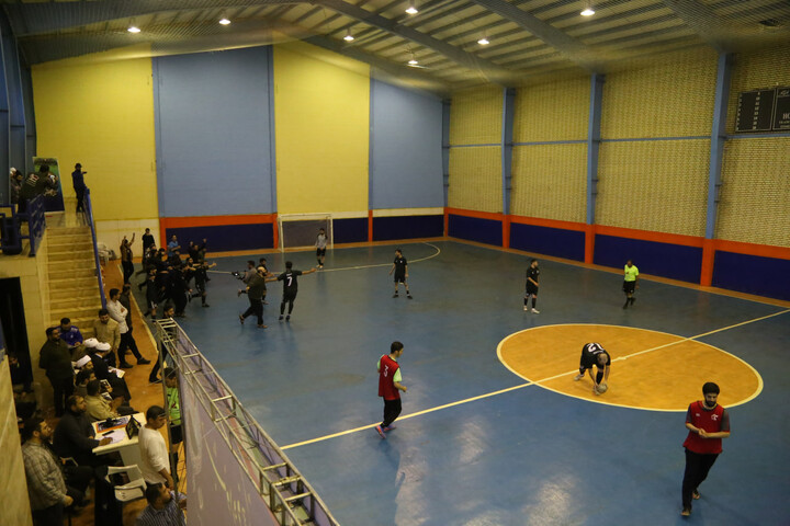 تصاویر/مدرسه علمیه آیت الله قاضی(ره) دزفول قهرمان مسابقات فوتسال جشنواره فرهنگی ورزشی مدارس علمیه استان خوزستان شد.