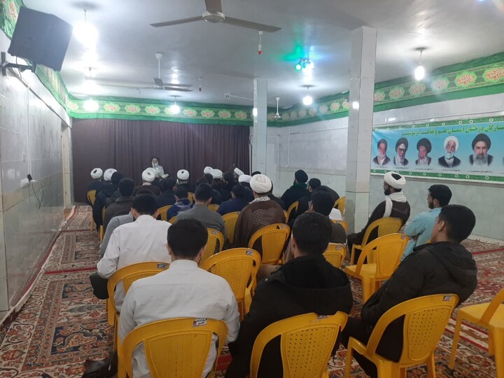 تصاویر/درس اخلاق طلاب در مدرسه علمیه شوشتر