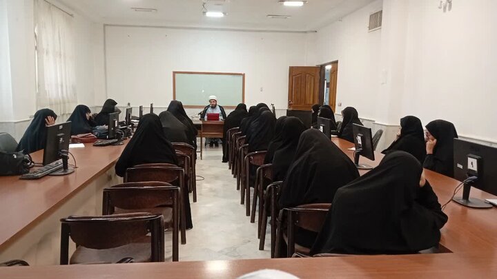تصاویر/ نشست علمی پژوهشی و تربیتی در مدرسه علمیه تخصصی حضرت زینب کبری(س) رفسنجان