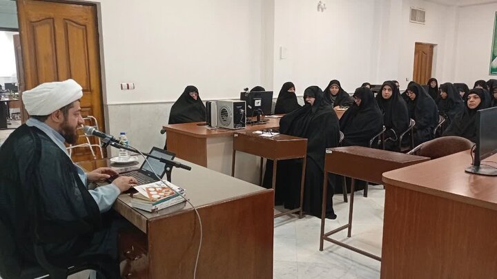 تصاویر/ نشست علمی پژوهشی و تربیتی در مدرسه علمیه تخصصی حضرت زینب کبری(س) رفسنجان