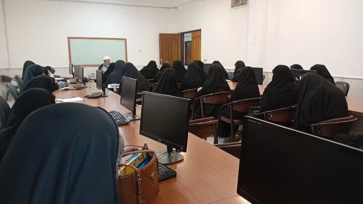 تصاویر/ نشست علمی پژوهشی و تربیتی در مدرسه علمیه تخصصی حضرت زینب کبری(س) رفسنجان