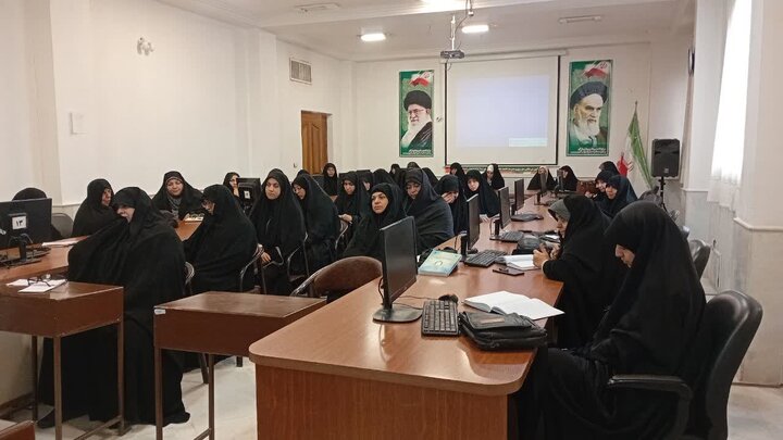 تصاویر/ نشست علمی پژوهشی و تربیتی در مدرسه علمیه تخصصی حضرت زینب کبری(س) رفسنجان