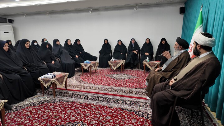 تصاویر|دیدار اعضاء ستاد بزرگداشت مقام زن و روز مادر اصفهان با امام جمعه