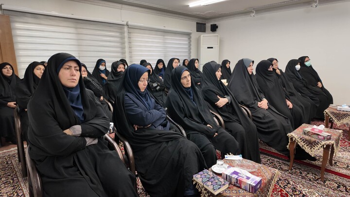 تصاویر|دیدار اعضاء ستاد بزرگداشت مقام زن و روز مادر اصفهان با امام جمعه