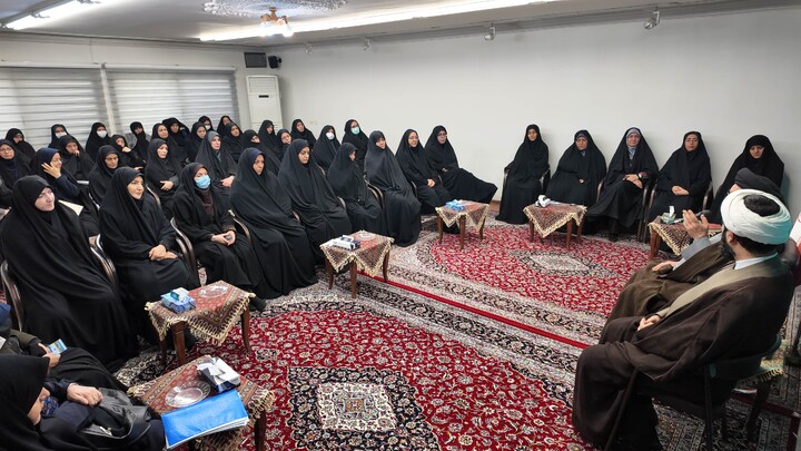 تصاویر|دیدار اعضاء ستاد بزرگداشت مقام زن و روز مادر اصفهان با امام جمعه