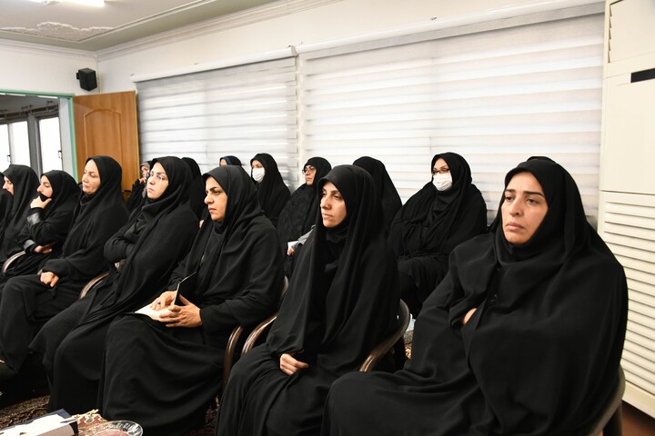 تصاویر|دیدار اعضاء ستاد بزرگداشت مقام زن و روز مادر اصفهان با امام جمعه