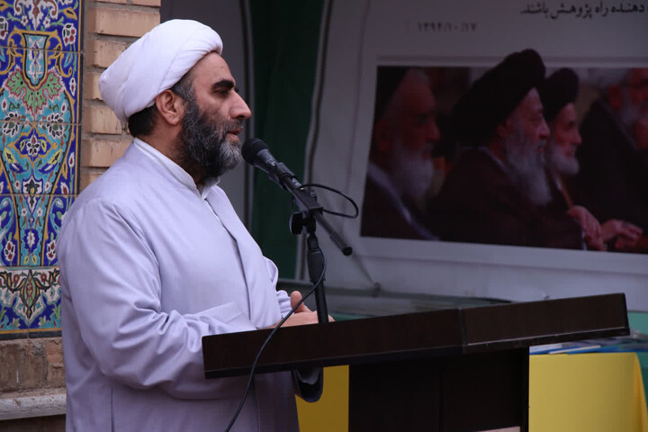 تصاویر/آیین افتتاحیه نمایشگاه آثار علمی طلاب مدرسه علمیه امام خمینی(ره) اهواز