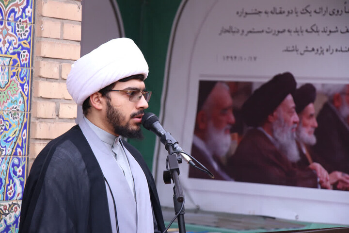 تصاویر/آیین افتتاحیه نمایشگاه آثار علمی طلاب مدرسه علمیه امام خمینی(ره) اهواز