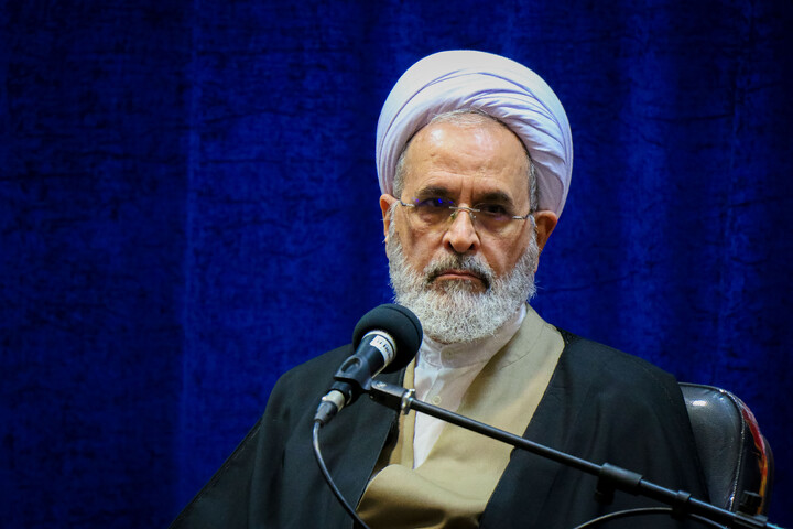 تصاویر/ دیدار استاندار همراه با معاونان و فرمانداران استان قم با آیت الله اعرافی