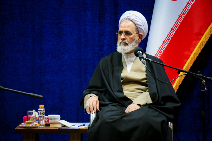 تصاویر/ دیدار استاندار همراه با معاونان و فرمانداران استان قم با آیت الله اعرافی