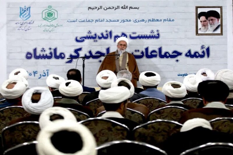 مساجد کانون نور و تحول در محلات خواهند شد