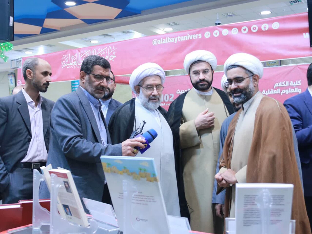 Hüccetü'l-İslam ve'l-Müslimin Abbasi Hekimâne Yayınları’nın Eserlerini Ziyaret Etti