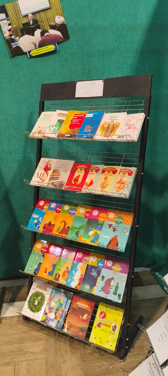 Ayetullah Erâkî Hekimhâne Yayınları’nın Eserlerini Ziyaret Etti