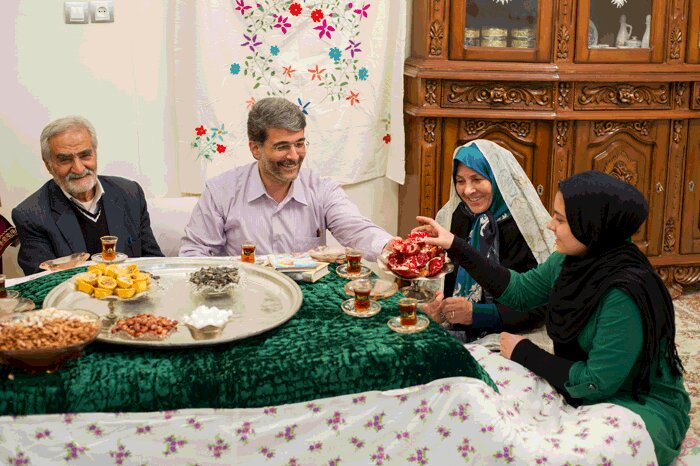 به وقت یلدا؛ وقتی دورهمی خانوادگی تبدیل به مدرسه اخلاق می‌شود