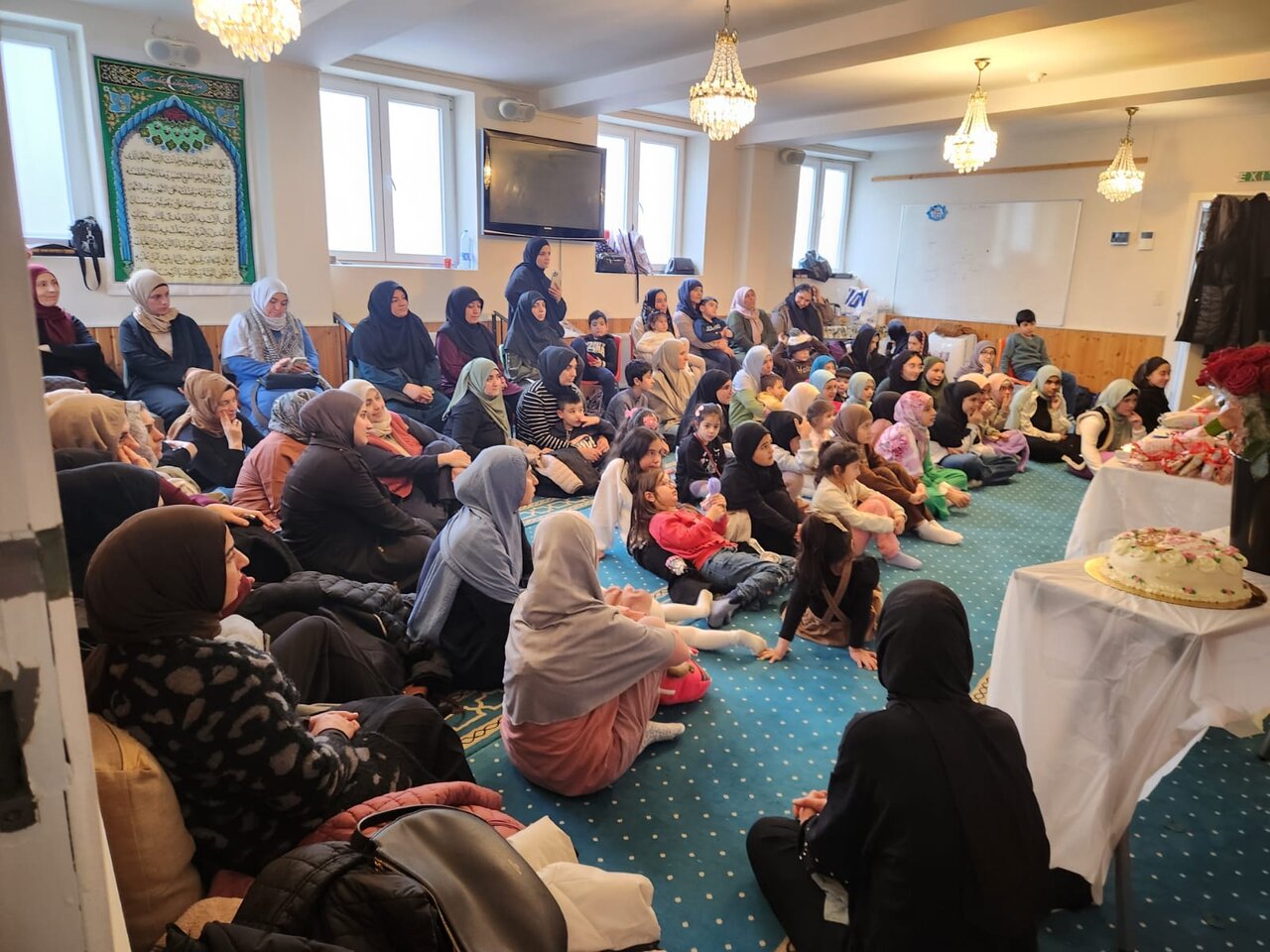 Brüksel’de Anneler ve Kız Çocuklarına Özel Hz. Fatıma’nın (s.a.) Doğum Günü Programı Yoğun İlgi Gördü