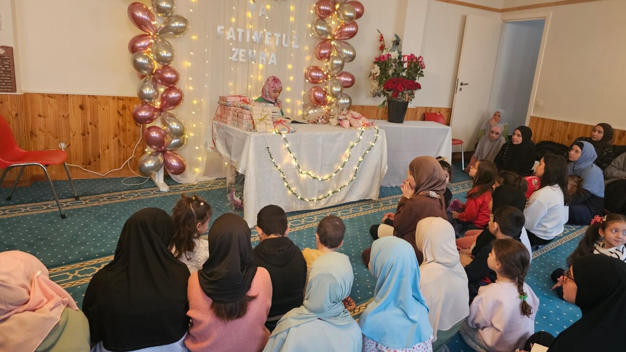 Brüksel’de Anneler ve Kız Çocuklarına Özel Hz. Fatıma’nın (s.a.) Doğum Günü Programı Yoğun İlgi Gördü