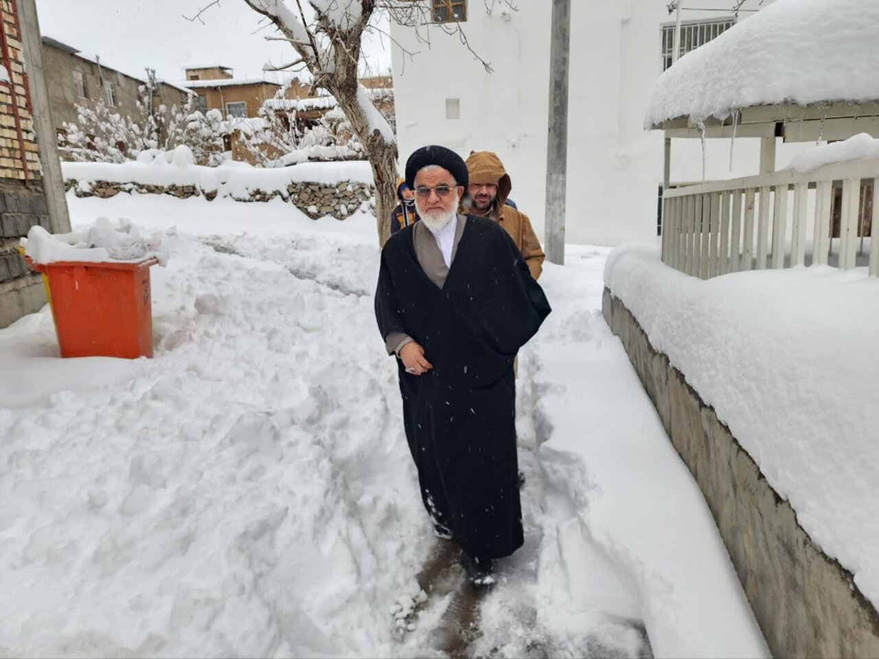 امام جمعه نطنز وضعیت راه‌های مواصلاتی در روزهای سرد و برفی منطقه را بررسی کرد+تصاویر